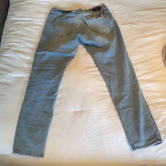 Just USA Distressed Mid/Light Wash Jeans - Picture 3 of 6